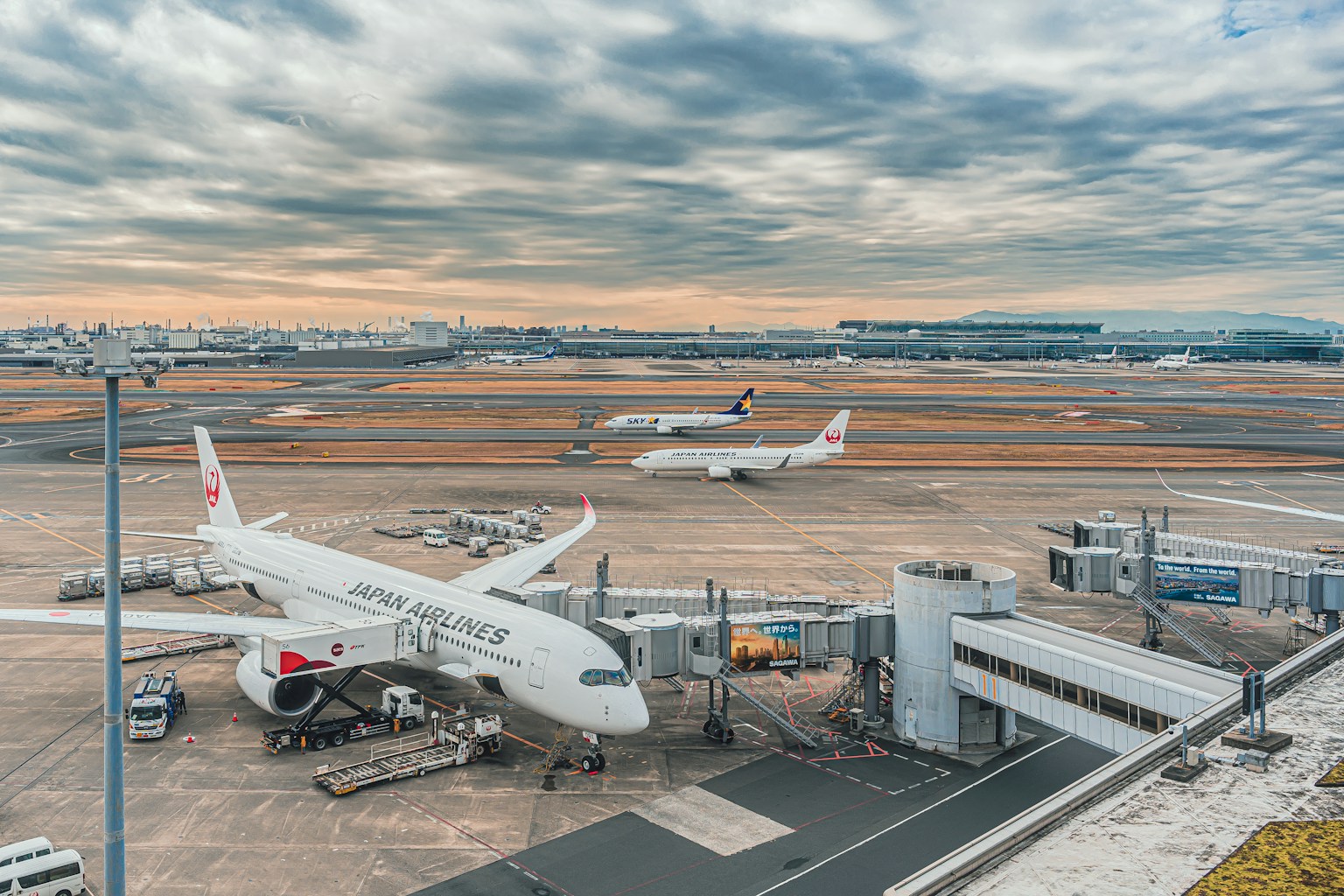 a large jetliner sitting on top of an airport tarmac (Photo by mos design on Unsplash)