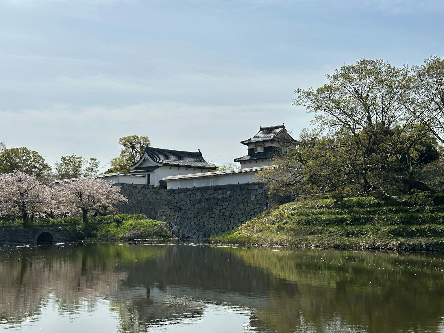 Japanese castle with water in front of it. (Photo by Sergei Moldovan on Unsplash)