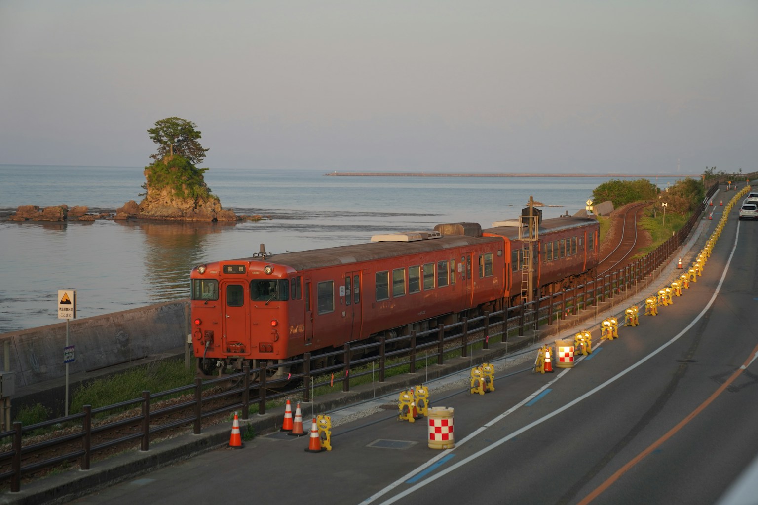 A train travels along a seaside route. (Photo by Gang Hao on Unsplash)