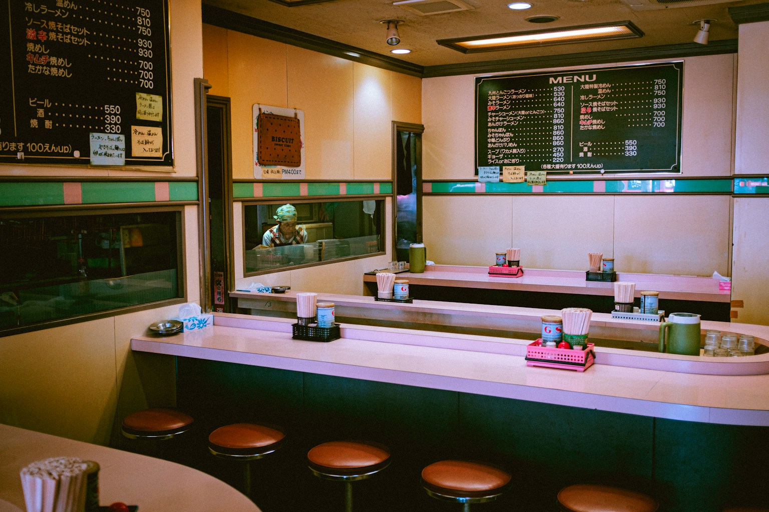 brown and white wooden counter (Photo by Christian Chen on Unsplash)