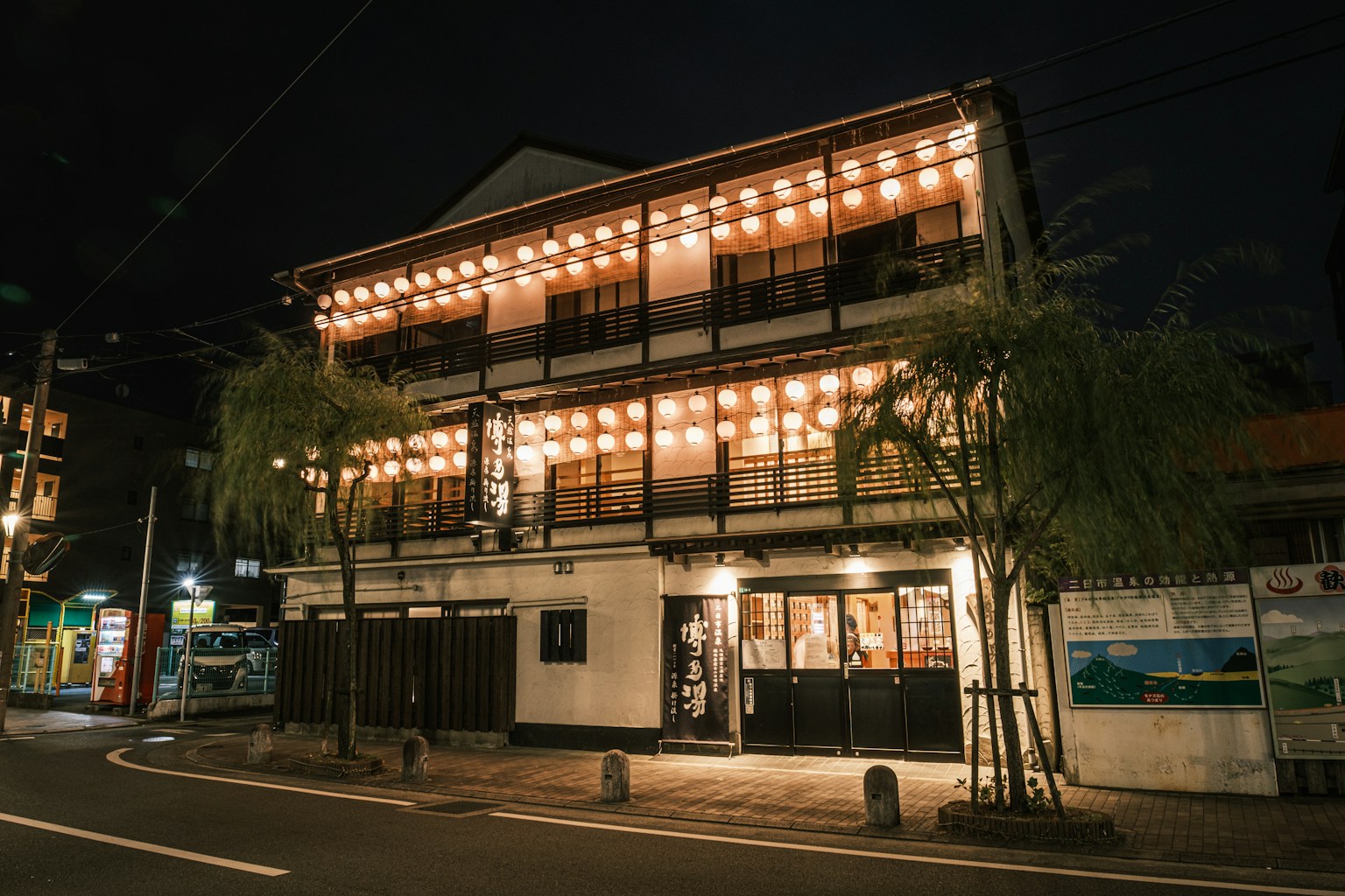 a building with a lot of lights on it (Photo by Nichika Sakurai on Unsplash)