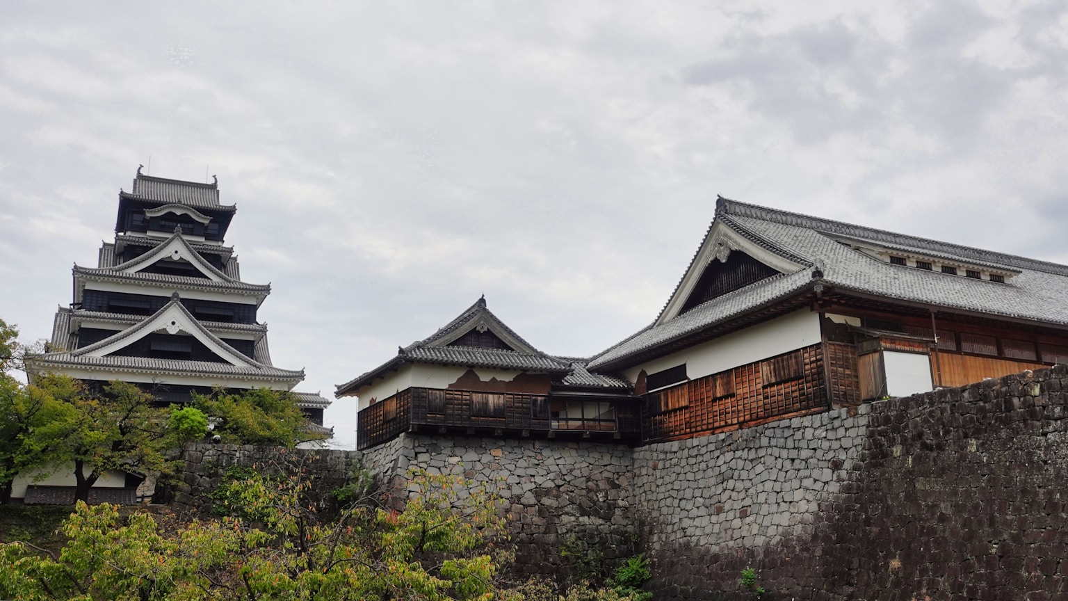 a castle like structure with two towers on top of it (Photo by Winged Jedi on Unsplash)