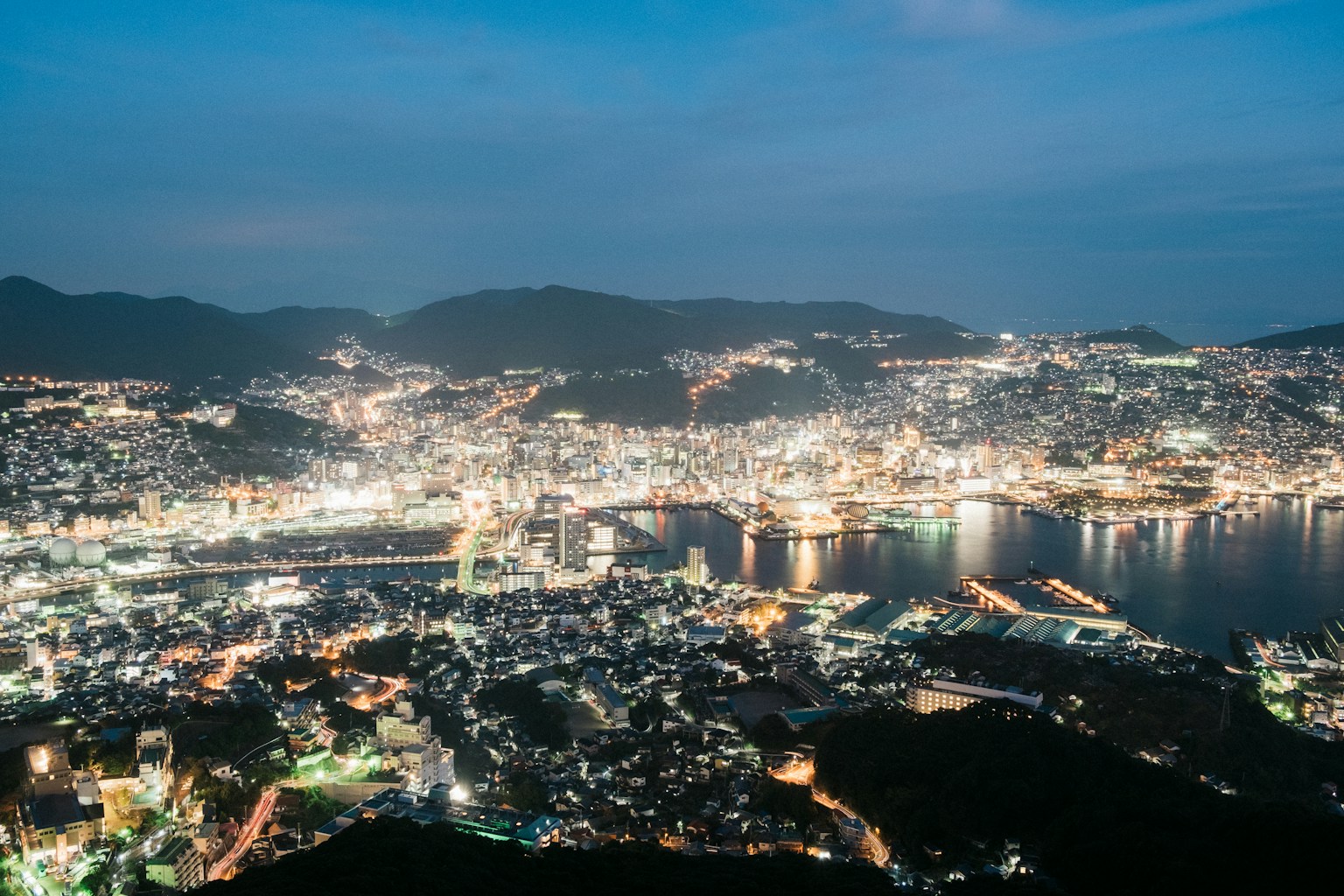 Mount Inasa night view Nagasaki (Photo by Tayawee Supan on Unsplash)