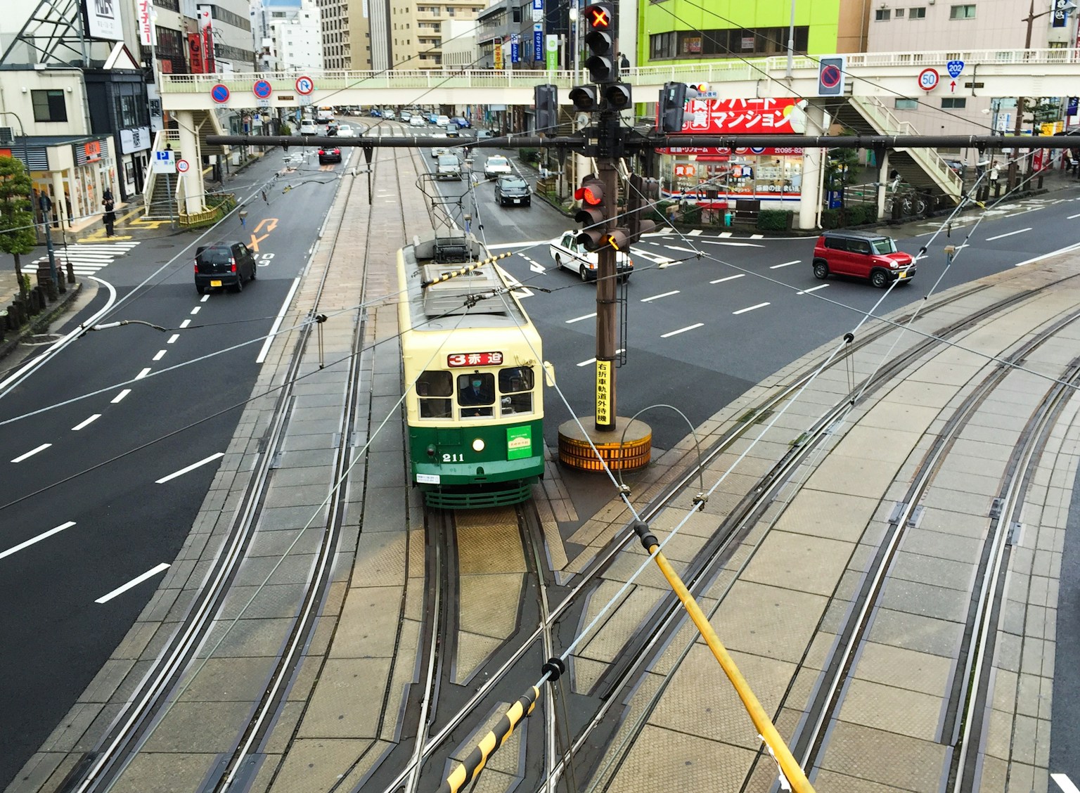 a trolley on a street (Photo by Yuika Takamura on Unsplash)
