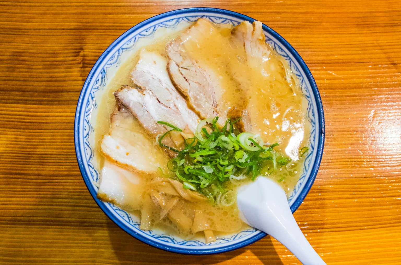 a bowl of soup with meat and vegetables (Photo by Frank from 5 AM Ramen on Unsplash)