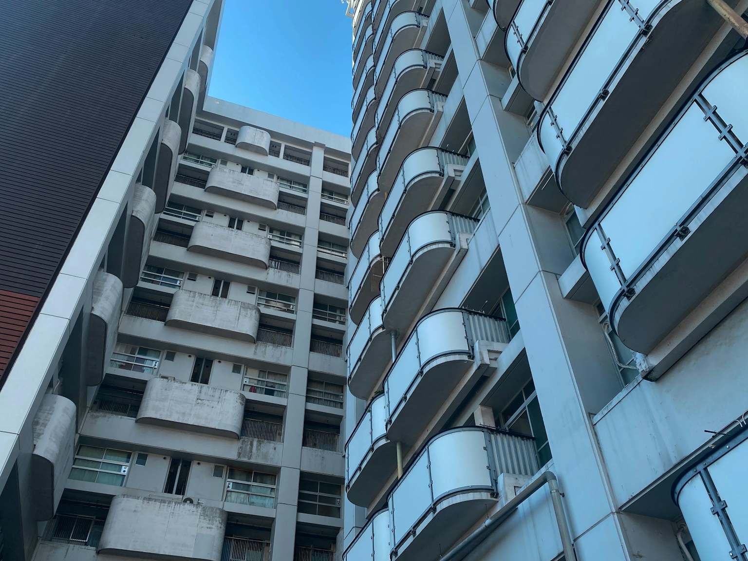 a tall building with balconies and balconies on it (Photo by Dorothy Kuromi on Unsplash)