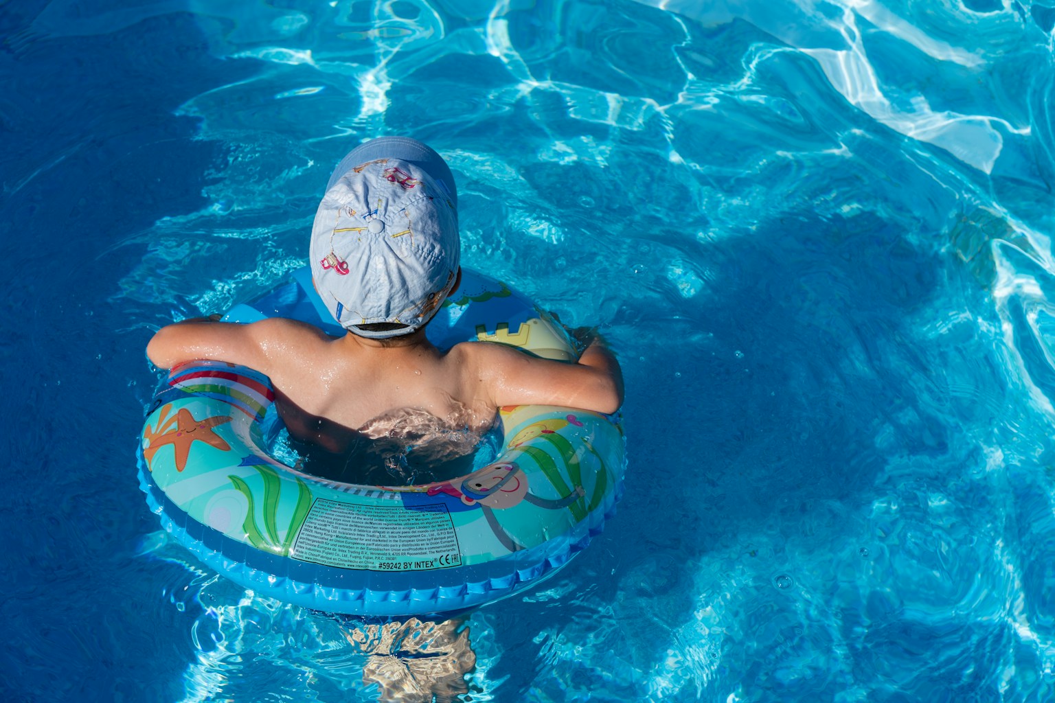 woman in blue swimming cap in pool (Photo by Alexandr Podvalny on Unsplash)