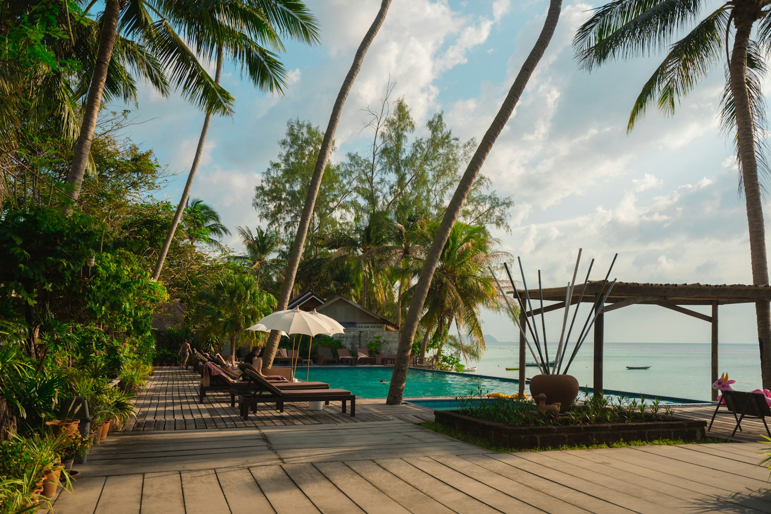 Okinawa Hotels with the Best Kids Pools (Photo by Sasha Kaunas on Unsplash)