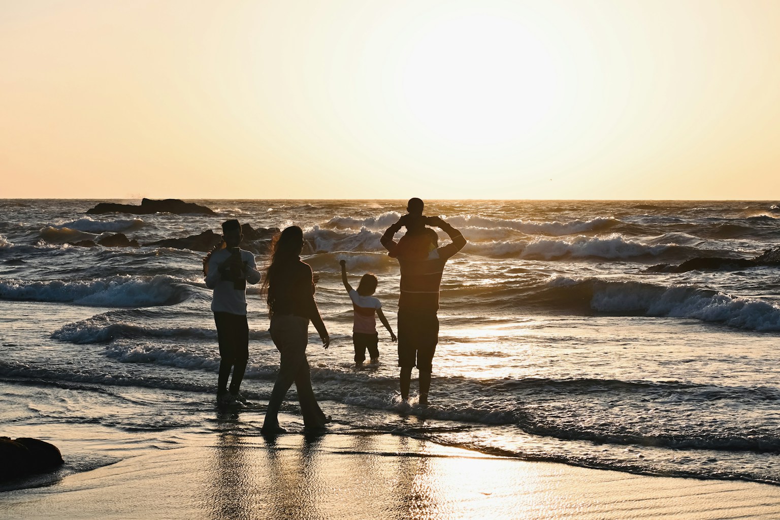 Okinawa with Grandparents and Kids: A Multigenerational Family Guide (2026) (Photo by Jayanth Muppaneni on Unsplash)