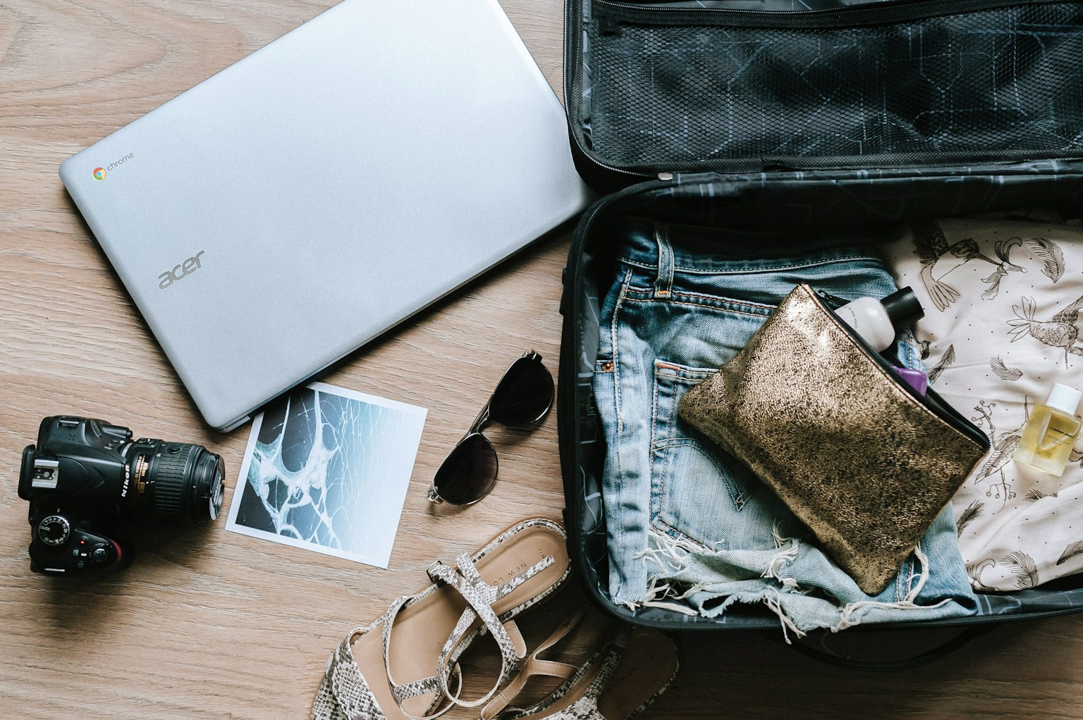 Packing List for Okinawa with Kids: A Family Guide (2026) (Photo by Anete Lūsiņa on Unsplash)