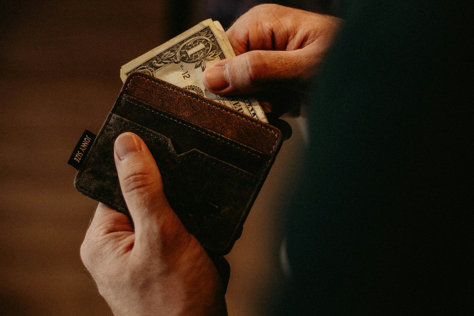 Cash, Cards and Connectivity in Okinawa with Kids: A Family Money & SIM Guide (2026) (Photo by Allef Vinicius on Unsplash)